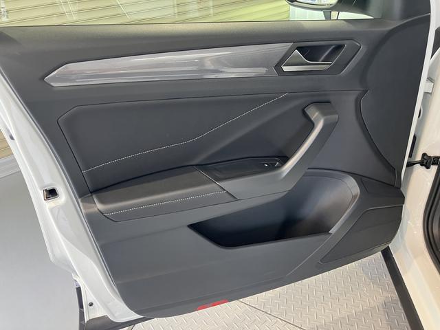 ＶＷ Ｔ−ロックＴＤＩ　スタイルプッシュスタート　電動パーキングブレーキ　オートブレーキホールド　ワイヤレス充電　アイドリングストップ　コーナーセンサー　パーキングアシスト　アダプティブクルーズコントロール　レーンキープアシスト（愛媛県）の中古車