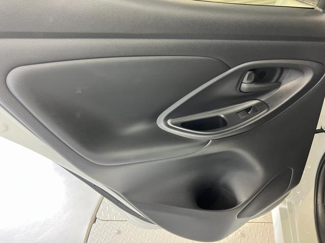 ヤリスＺディスプレイオーディオ　パノラマモニター　ＥＴＣ車載器　ドライブレコーダー　クルーズコントロール　オートライト　ＬＥＤヘッドライト　プッシュスタート　オートエアコン　前席シートヒーター（愛媛県）の中古車