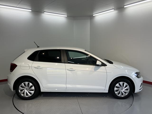 ＶＷ ポロＴＳＩトレンドラインＣＤ　ＵＳＢ　Ｂｌｕｅｔｏｏｔｈ　アイドリングストップ　電動格納ドアミラー　キーレスエントリー　マニュアルエアコン　パワステ　パワーウィンドウ　ＡＢＳ（愛媛県）の中古車