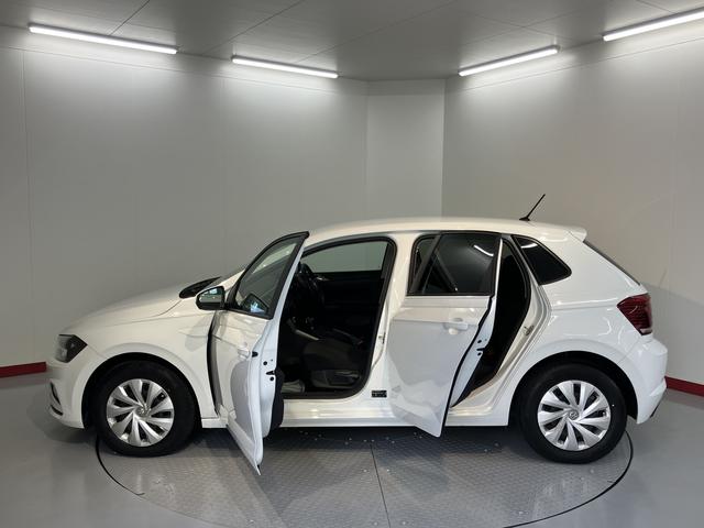 ＶＷ ポロＴＳＩトレンドラインＣＤ　ＵＳＢ　Ｂｌｕｅｔｏｏｔｈ　アイドリングストップ　電動格納ドアミラー　キーレスエントリー　マニュアルエアコン　パワステ　パワーウィンドウ　ＡＢＳ（愛媛県）の中古車