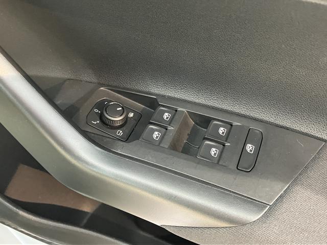 VW ポロTSIトレンドラインCD USB Bluetooth アイドリングストップ 電動格納ドアミラー マニュアルエアコン パワステ パワーウィンドウ ABS キーレスエントリー(愛媛県)の中古車