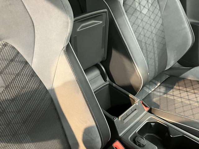 ＶＷ ゴルフＴＤＩ　Ｒラインプッシュスタート　電動パーキングブレーキ　オートブレーキホールド　パークアシスト　運転席・助手席シートヒーター　アイドリングストップ　アダプティブクルーズコントロール　レーンアシストワイヤレス充電（愛媛県）の中古車