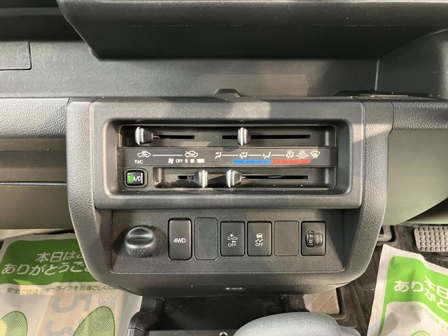 ハイゼットトラックスタンダードSAIIIt4WD LEDヘッドライト スマートアシスト レーンアシスト LEDヘッドライト マニュアルエアコン パワステ ABS 運転席エアバッグ 純正CDチューナー CD AM FM AUX USB(愛媛県)の中古車