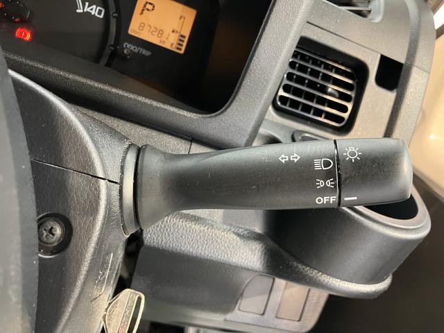 ハイゼットトラックスタンダードSAIIIt4WD LEDヘッドライト スマートアシスト レーンアシスト LEDヘッドライト マニュアルエアコン パワステ ABS 運転席エアバッグ 純正CDチューナー CD AM FM AUX USB(愛媛県)の中古車