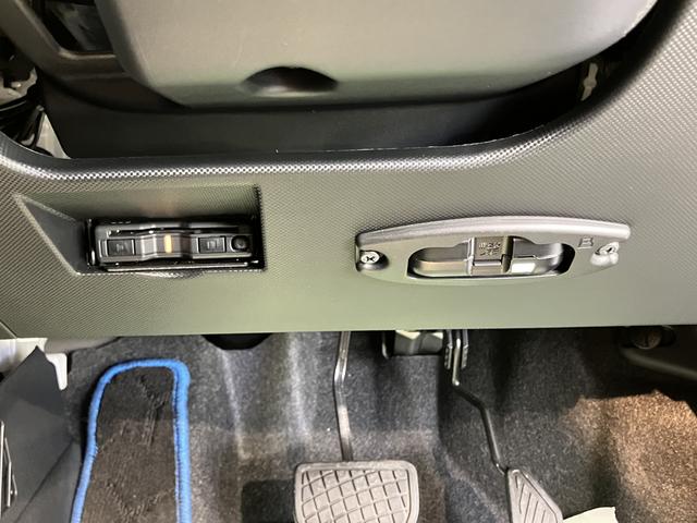ロッキープレミアムG HEV純正ナビ パノラマモニター フルセグTV CD DVD USB ミュージックサーバー ドラレコ ETC クルーズコントロール 前席シートヒーター オートライト LEDヘッドライト 電動パーキング(愛媛県)の中古車