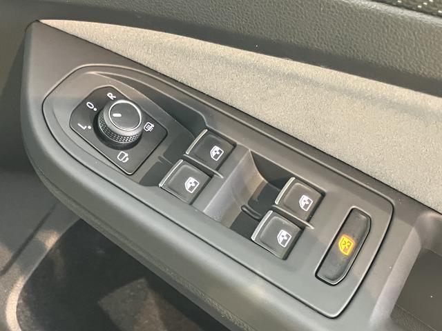 VW ゴルフeTSI Rライン純正ナビ フルセグTV バックモニター Bluetooth USB ドラレコ ETC クルーズコントロール オートライト LEDヘッドライト 前席シートヒーター ステアリングヒーター プッシュスタート(愛媛県)の中古車