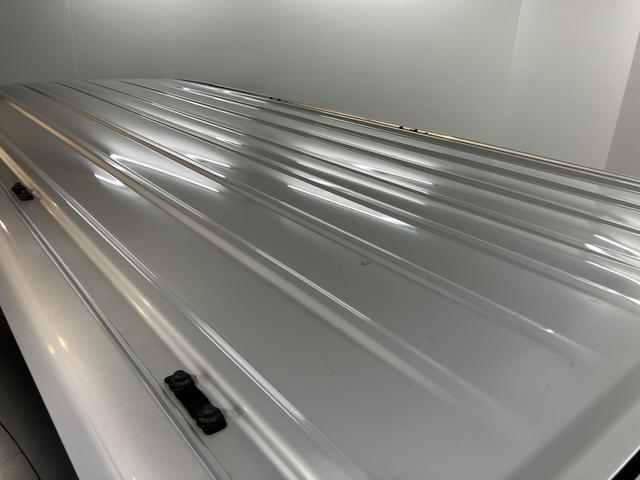 キャラバンロングDX2WD 横滑り防止装置 オートライト オートマチックハイビーム LEDヘッドライト マニュアルエアコン ETC車載器 運転席・助手席エアバッグ パワステ パワーウインドウ ABS 純正CDチューナー(愛媛県)の中古車