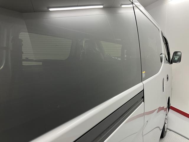 キャラバンロングDX2WD 横滑り防止装置 オートライト オートマチックハイビーム LEDヘッドライト マニュアルエアコン ETC車載器 運転席・助手席エアバッグ パワステ パワーウインドウ ABS 純正CDチューナー(愛媛県)の中古車
