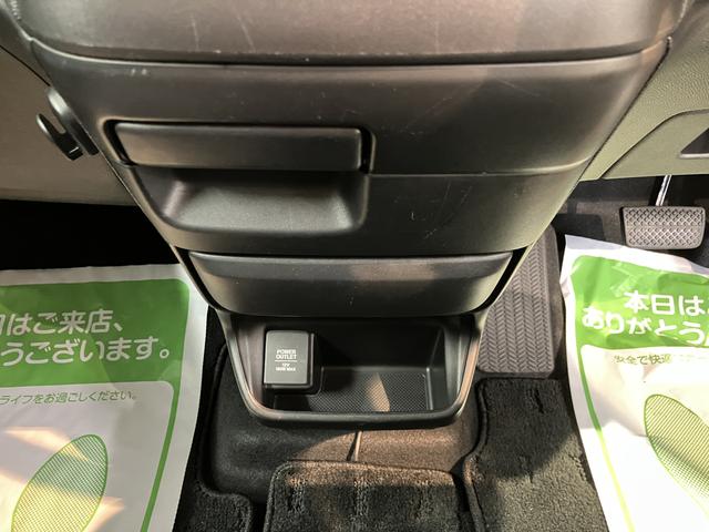 フリードG・ホンダセンシング純正ナビ バックモニター フルセグTV CD DVD Bluetooth 後席モニター ドラレコ ETC 両側電動スライドドア クルーズコントロール オートライト LEDヘッドライト プッシュスタート(愛媛県)の中古車