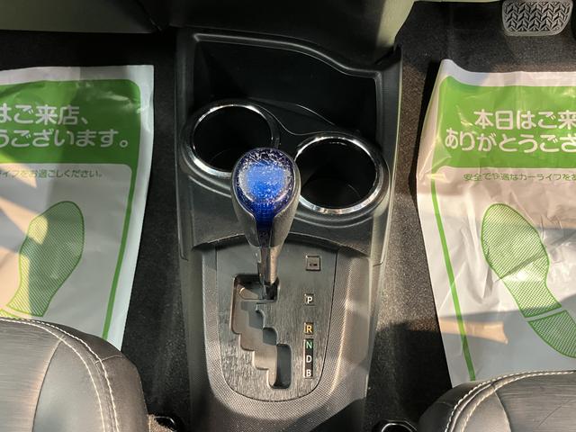 アクアＧブラックソフトレザーセレクションＥＴＣ　オートライト　プッシュスタート　前席シートヒーター　オートエアコン　パワステ　パワーウィンドウ　ＡＢＳ　運転席エアバッグ　助手席エアバッグ　キーフリーシステム　電動格納ドアミラー（愛媛県）の中古車