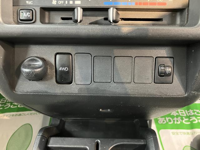 ハイゼットトラックスタンダード４ＷＤ　ハロゲンヘッドライト　マニュアルエアコン　運転席エアバッグ　パワステ　全塗装済車　オーディオレス（愛媛県）の中古車