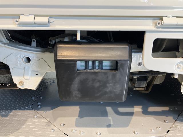 ハイゼットトラックスタンダード４ＷＤ　ハロゲンヘッドライト　マニュアルエアコン　運転席エアバッグ　パワステ　全塗装済車　オーディオレス（愛媛県）の中古車