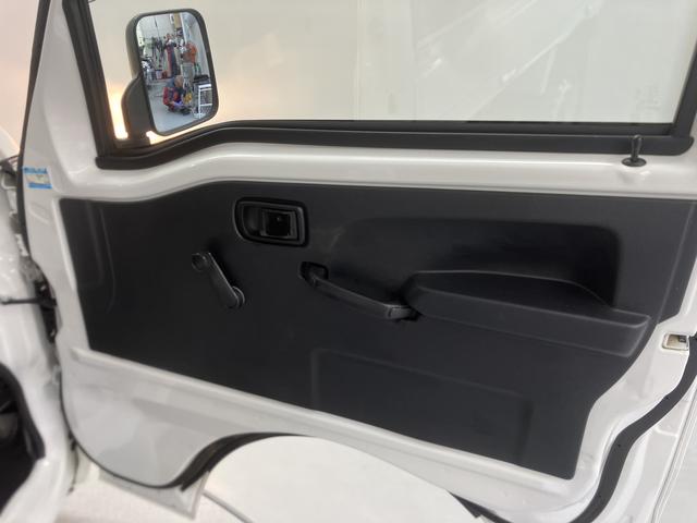ハイゼットトラックスタンダード４ＷＤ　ＡＴ車　ラジオ　マニュアルエアコン　パワステ　ＡＢＳ　運転席エアバッグ（愛媛県）の中古車