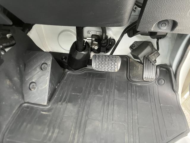 ハイゼットトラックスタンダード４ＷＤ　ＡＴ車　ラジオ　マニュアルエアコン　パワステ　ＡＢＳ　運転席エアバッグ（愛媛県）の中古車