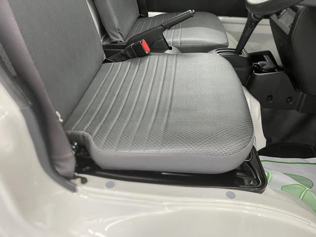 ハイゼットトラックスタンダード４ＷＤ　ＡＴ車　ラジオ　マニュアルエアコン　パワステ　ＡＢＳ　運転席エアバッグ（愛媛県）の中古車