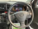 ２ＷＤ　コーナーセンサー　アイドリングストップ車　オートマチックハイビーム　ハロゲンヘッドライト　純正ＥＴＣ車載器　純正ＣＤデッキ　ＣＤ　ＡＵＸ　ＦＭ　ＡＭ（愛媛県）の中古車