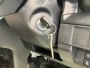 ２ＷＤ　コーナーセンサー　アイドリングストップ　ベンチシート　オートライト　オートマチックハイビーム　ＬＥＤヘッドライト　盗難防止装置　オーディオレス　マニュアルエアコン　電動ドアミラー（愛媛県）の中古車