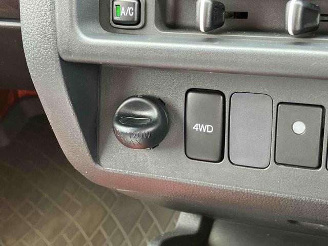 ハイゼットトラックエクストラ　４ＷＤ４ＷＤ　４速ＡＴ　ナビ／ＢＴ／ＤＴＶ／ＤＩＳＣ　フォグランプ　荷台作業灯　リヤ４枚リーフスプリング　テールゲートチェーン　フロントダークメッキガーニッシュ　工具箱　フロアイルミネーション　キーレス（千葉県）の中古車