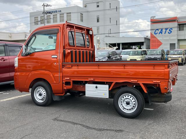 ハイゼットトラックエクストラ　４ＷＤ４ＷＤ　４速ＡＴ　ナビ／ＢＴ／ＤＴＶ／ＤＩＳＣ　フォグランプ　荷台作業灯　リヤ４枚リーフスプリング　テールゲートチェーン　フロントダークメッキガーニッシュ　工具箱　フロアイルミネーション　キーレス（千葉県）の中古車
