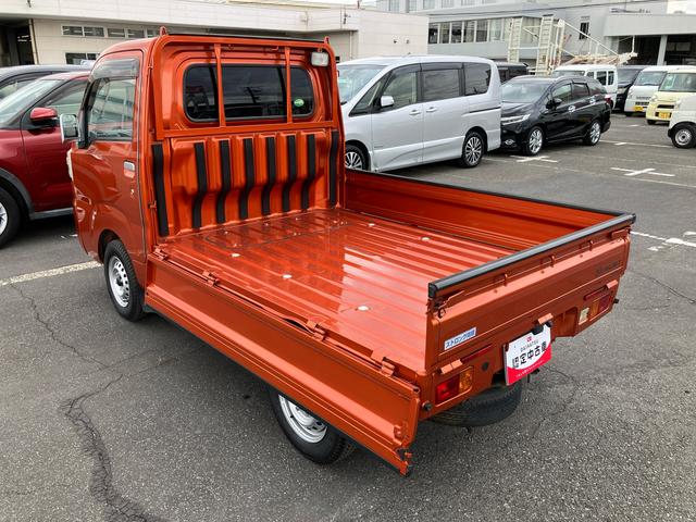 ハイゼットトラックエクストラ　４ＷＤ４ＷＤ　４速ＡＴ　ナビ／ＢＴ／ＤＴＶ／ＤＩＳＣ　フォグランプ　荷台作業灯　リヤ４枚リーフスプリング　テールゲートチェーン　フロントダークメッキガーニッシュ　工具箱　フロアイルミネーション　キーレス（千葉県）の中古車
