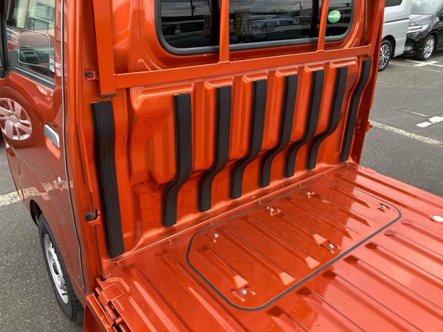 ハイゼットトラックエクストラ　４ＷＤ４ＷＤ　４速ＡＴ　ナビ／ＢＴ／ＤＴＶ／ＤＩＳＣ　フォグランプ　荷台作業灯　リヤ４枚リーフスプリング　テールゲートチェーン　フロントダークメッキガーニッシュ　工具箱　フロアイルミネーション　キーレス（千葉県）の中古車