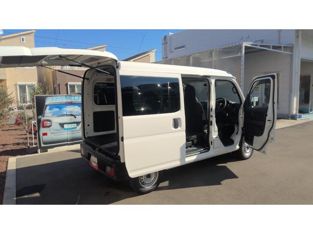 ハイゼットカーゴＤＸ４ＷＤ　サポカーＳワイド適合　ラジオ　エアコン　アクセサリーソケット　コーナーセンサー　アイドリングストップ　光軸調整ダイヤル　横滑り防止機能　誤発進抑制機能　パワーウインドウ　キーレス（神奈川県）の中古車