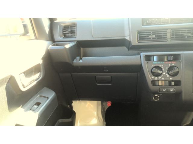 ハイゼットカーゴＤＸ４ＷＤ　サポカーＳワイド適合　ラジオ　エアコン　アクセサリーソケット　コーナーセンサー　アイドリングストップ　光軸調整ダイヤル　横滑り防止機能　誤発進抑制機能　パワーウインドウ　キーレス（神奈川県）の中古車