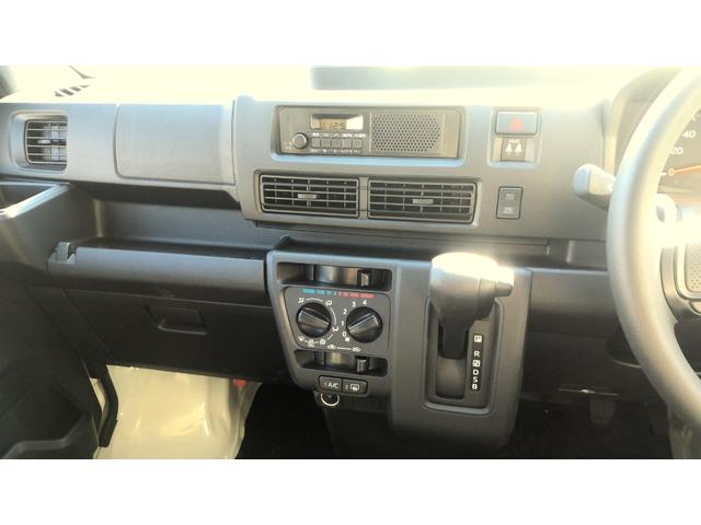 ハイゼットカーゴＤＸ４ＷＤ　サポカーＳワイド適合　ラジオ　エアコン　アクセサリーソケット　コーナーセンサー　アイドリングストップ　光軸調整ダイヤル　横滑り防止機能　誤発進抑制機能　パワーウインドウ　キーレス（神奈川県）の中古車