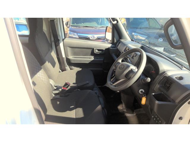 ハイゼットカーゴＤＸ４ＷＤ　サポカーＳワイド適合　ラジオ　エアコン　アクセサリーソケット　コーナーセンサー　アイドリングストップ　光軸調整ダイヤル　横滑り防止機能　誤発進抑制機能　パワーウインドウ　キーレス（神奈川県）の中古車