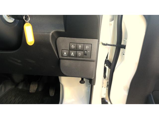 ハイゼットカーゴＤＸ４ＷＤ　サポカーＳワイド適合　ラジオ　エアコン　アクセサリーソケット　コーナーセンサー　アイドリングストップ　光軸調整ダイヤル　横滑り防止機能　誤発進抑制機能　パワーウインドウ　キーレス（神奈川県）の中古車