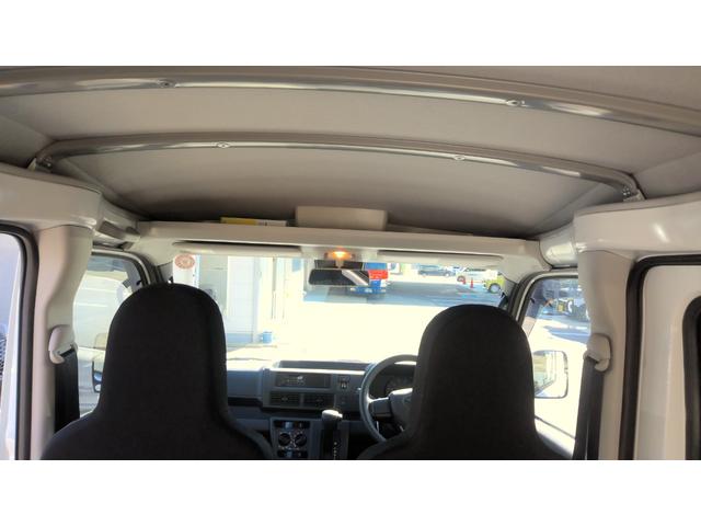 ハイゼットカーゴＤＸ４ＷＤ　サポカーＳワイド適合　ラジオ　エアコン　アクセサリーソケット　コーナーセンサー　アイドリングストップ　光軸調整ダイヤル　横滑り防止機能　誤発進抑制機能　パワーウインドウ　キーレス（神奈川県）の中古車