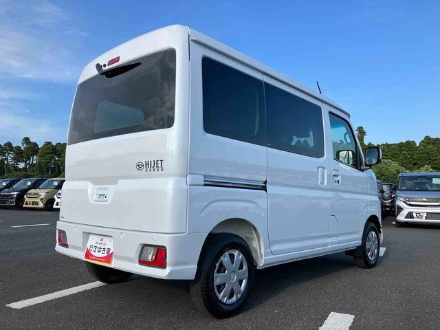 ハイゼットカーゴクルーズ左右分割可倒式リヤシート　プッシュボタンスターター　電動格納式カラードドアミラー　衝突被害軽減ブレーキ　コーナーセンサー　オーバーヘッドシェルフ　荷室ＬＥＤルームランプ　スライドドアイージークローザー（千葉県）の中古車