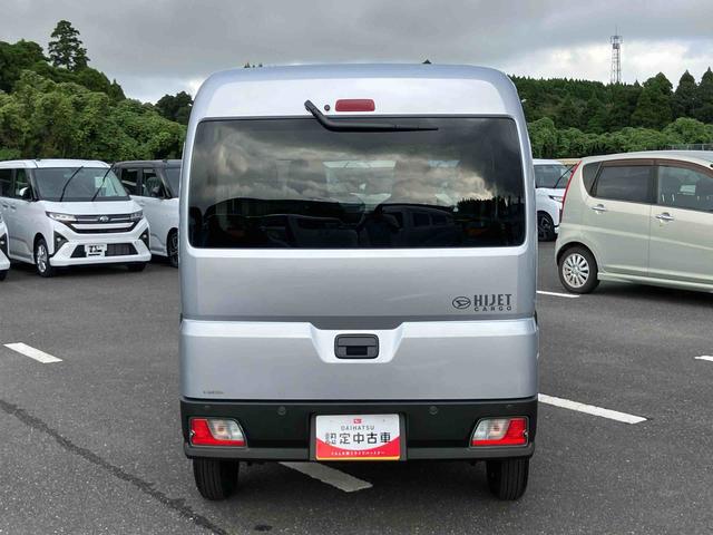 ハイゼットカーゴＤＸオートライト／衝突回避支援システム／オートハイビーム／横滑り防止装置／コーナーセンサー／ＡＭ・ＦＭラジオ／マニュアルエアコン／アイドリングストップ／キーレスエントリー／オーバーヘッドシェルフ（千葉県）の中古車