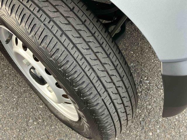 ハイゼットカーゴデラックスオートライト／衝突回避支援システム／オートハイビーム／横滑り防止装置／コーナーセンサー／スペアタイヤ／マニュアルエアコン／アイドリングストップ／キーレスエントリー／オーバーヘッドシェルフ（千葉県）の中古車