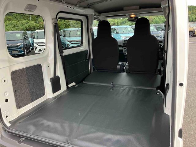 ハイゼットカーゴＤＸオートライト／衝突回避支援システム／オートハイビーム／横滑り防止装置／コーナーセンサー／スペアタイヤ／ＡＭ・ＦＭラジオ／マニュアルエアコン／アイドリングストップ／キーレス／オーバーヘッドシェルフ（千葉県）の中古車