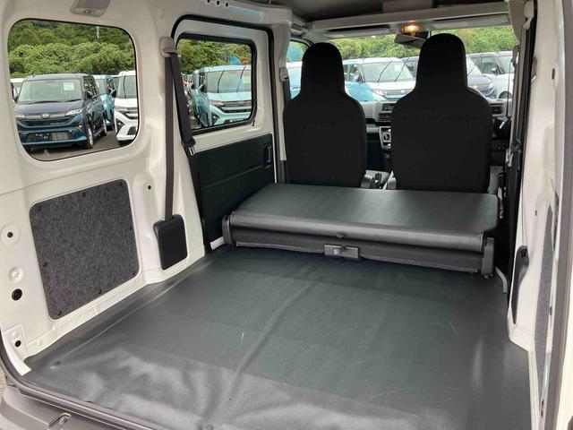 ハイゼットカーゴＤＸオートライト／衝突回避支援システム／オートハイビーム／横滑り防止装置／コーナーセンサー／スペアタイヤ／ＡＭ・ＦＭラジオ／マニュアルエアコン／アイドリングストップ／キーレス／オーバーヘッドシェルフ（千葉県）の中古車