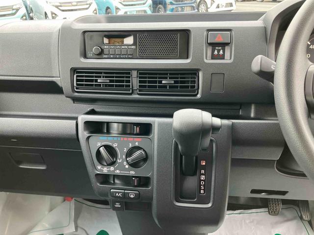 ハイゼットカーゴＤＸオートライト／衝突回避支援システム／オートハイビーム／横滑り防止装置／コーナーセンサー／スペアタイヤ／ＡＭ・ＦＭラジオ／マニュアルエアコン／アイドリングストップ／キーレス／オーバーヘッドシェルフ（千葉県）の中古車
