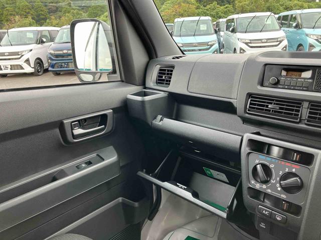 ハイゼットカーゴＤＸオートライト／衝突回避支援システム／オートハイビーム／横滑り防止装置／コーナーセンサー／スペアタイヤ／ＡＭ・ＦＭラジオ／マニュアルエアコン／アイドリングストップ／キーレス／オーバーヘッドシェルフ（千葉県）の中古車