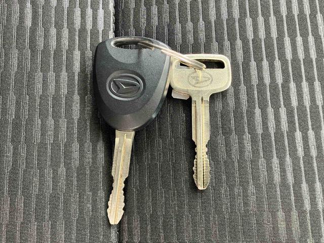 ハイゼットカーゴＤＸオートライト／衝突回避支援システム／オートハイビーム／横滑り防止装置／コーナーセンサー／スペアタイヤ／ＡＭ・ＦＭラジオ／マニュアルエアコン／アイドリングストップ／キーレス／オーバーヘッドシェルフ（千葉県）の中古車