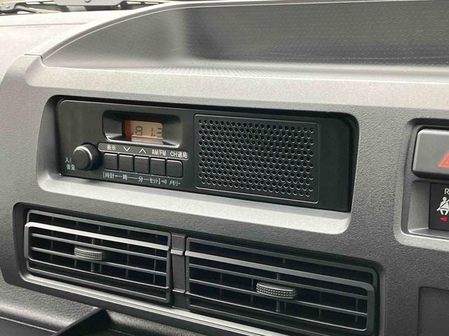 ハイゼットカーゴデラックスオートライト／衝突回避支援システム／オートハイビーム／横滑り防止装置／コーナーセンサー／スペアタイヤ／ＡＭ・ＦＭラジオ／マニュアルエアコン／アイドリングストップ／キーレス／オーバーヘッドシェルフ（千葉県）の中古車