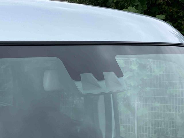 ハイゼットカーゴデラックスオートライト／衝突回避支援システム／オートハイビーム／横滑り防止装置／コーナーセンサー／スペアタイヤ／ＡＭ・ＦＭラジオ／マニュアルエアコン／アイドリングストップ／キーレス／オーバーヘッドシェルフ（千葉県）の中古車