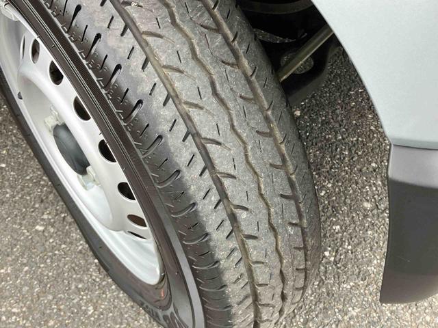 ハイゼットカーゴデラックスオートライト／衝突回避支援システム／オートハイビーム／横滑り防止装置／コーナーセンサー／スペアタイヤ／ＡＭ・ＦＭラジオ／マニュアルエアコン／アイドリングストップ／キーレス／オーバーヘッドシェルフ（千葉県）の中古車