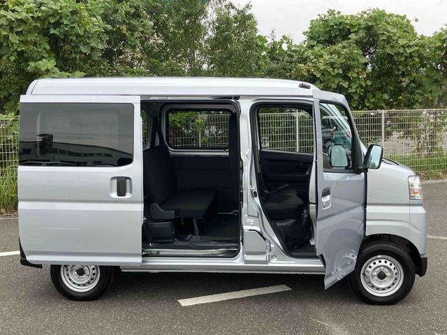 ハイゼットカーゴデラックスオートライト／衝突回避支援システム／オートハイビーム／横滑り防止装置／コーナーセンサー／スペアタイヤ／ＡＭ・ＦＭラジオ／マニュアルエアコン／アイドリングストップ／キーレス／オーバーヘッドシェルフ（千葉県）の中古車