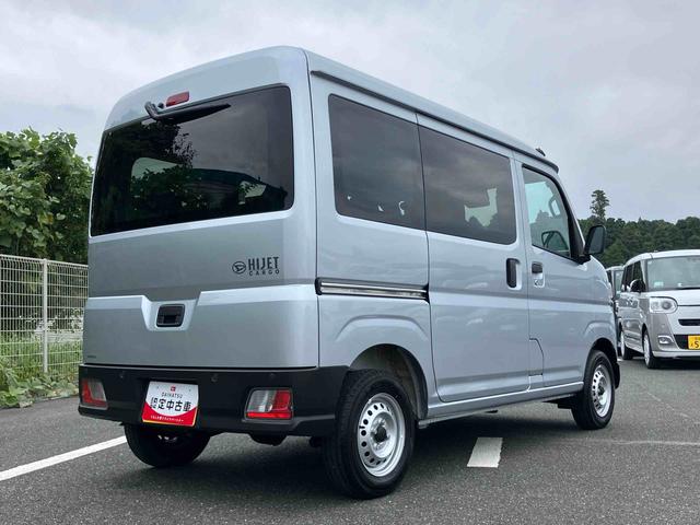 ハイゼットカーゴデラックスオートライト／衝突回避支援システム／オートハイビーム／横滑り防止装置／コーナーセンサー／スペアタイヤ／ＡＭ・ＦＭラジオ／マニュアルエアコン／アイドリングストップ／キーレス／オーバーヘッドシェルフ（千葉県）の中古車