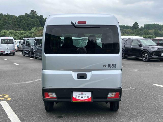 ハイゼットカーゴデラックスオートライト／衝突回避支援システム／オートハイビーム／横滑り防止装置／コーナーセンサー／スペアタイヤ／ＡＭ・ＦＭラジオ／マニュアルエアコン／アイドリングストップ／キーレス／オーバーヘッドシェルフ（千葉県）の中古車
