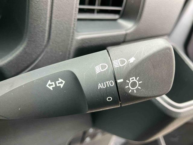 ハイゼットカーゴデラックスオートライト／衝突回避支援システム／オートハイビーム／横滑り防止装置／コーナーセンサー／スペアタイヤ／ＡＭ・ＦＭラジオ／マニュアルエアコン／アイドリングストップ／キーレス／オーバーヘッドシェルフ（千葉県）の中古車