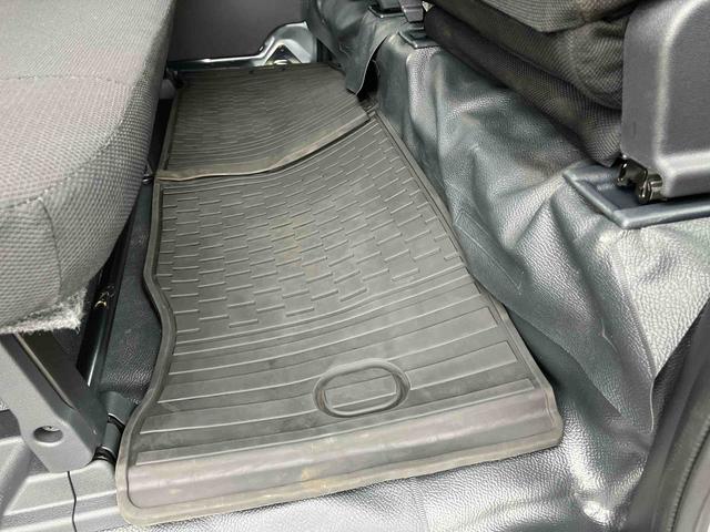 ハイゼットカーゴデラックスオートライト／衝突回避支援システム／オートハイビーム／横滑り防止装置／コーナーセンサー／スペアタイヤ／ＡＭ・ＦＭラジオ／マニュアルエアコン／アイドリングストップ／キーレス／オーバーヘッドシェルフ（千葉県）の中古車