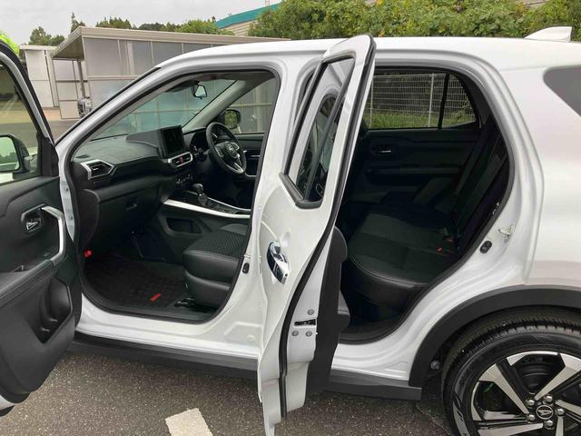 ロッキープレミアムＧ　ＨＥＶアダプティブクルコン　ＬＥＤヘッドライト＆フォグランプ　バックフォグランプ　１７インチアルミホイール　シートヒーター　電動駐車ブレーキ　コーナーセンサー　衝突被害軽減ブレーキ（千葉県）の中古車