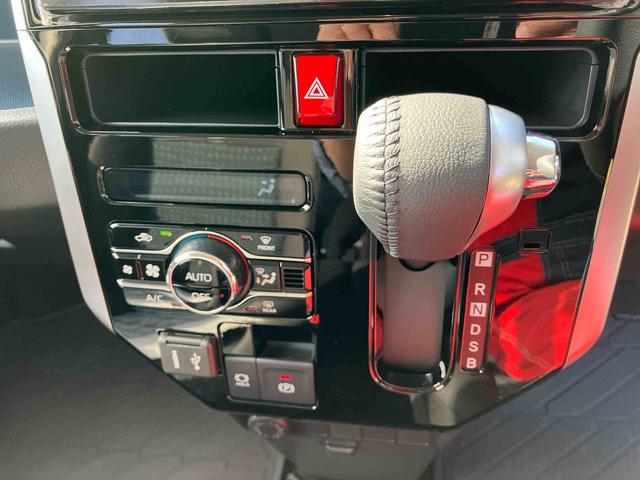 トールカスタムＧＬＥＤヘッドライト＆フォグランプ　アダプティブクルコン　１４インチアルミホイール　両側電動スライドドア　電動パーキングブレーキ　プッシュボタンスターター　コーナーセンサー　衝突被害軽減ブレーキ（千葉県）の中古車