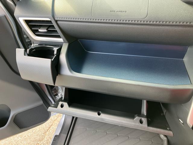 トールカスタムＧＬＥＤヘッドライト＆フォグランプ　アダプティブクルコン　１４インチアルミホイール　両側電動スライドドア　電動パーキングブレーキ　プッシュボタンスターター　コーナーセンサー　衝突被害軽減ブレーキ（千葉県）の中古車